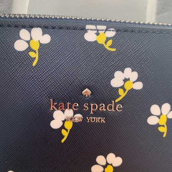 FINAL MARKDOWN!! - Kate spade Dome Daisy purse - Picture 3 of 6